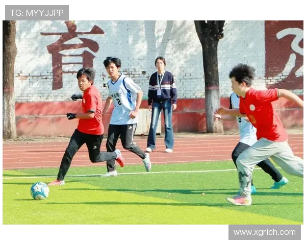 应城市学校足球赛精彩上演 球员们奋勇拼搏展现青春风采